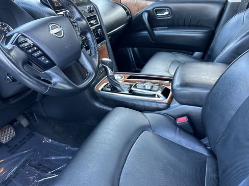 Used 2023 Nissan Armada SL w/ Captain's Chairs Package image 10