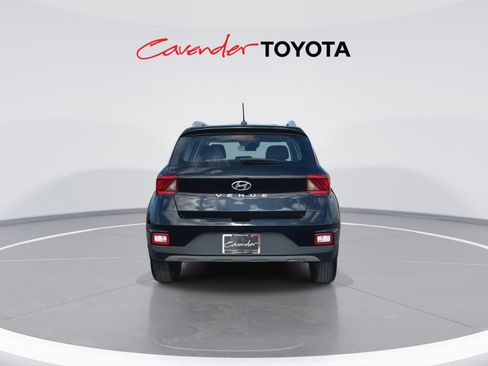 Used 2024 Hyundai Venue SEL FWD image 7