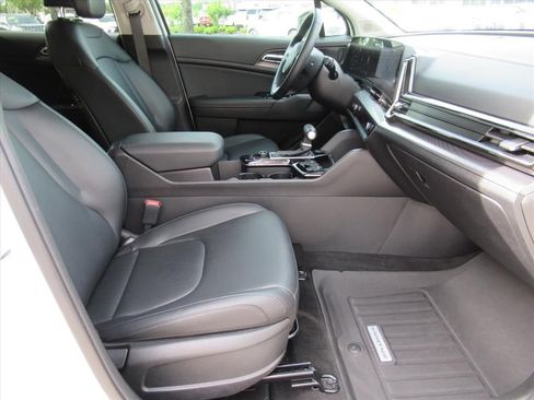 Used 2025 Kia Sportage SX FWD image 9