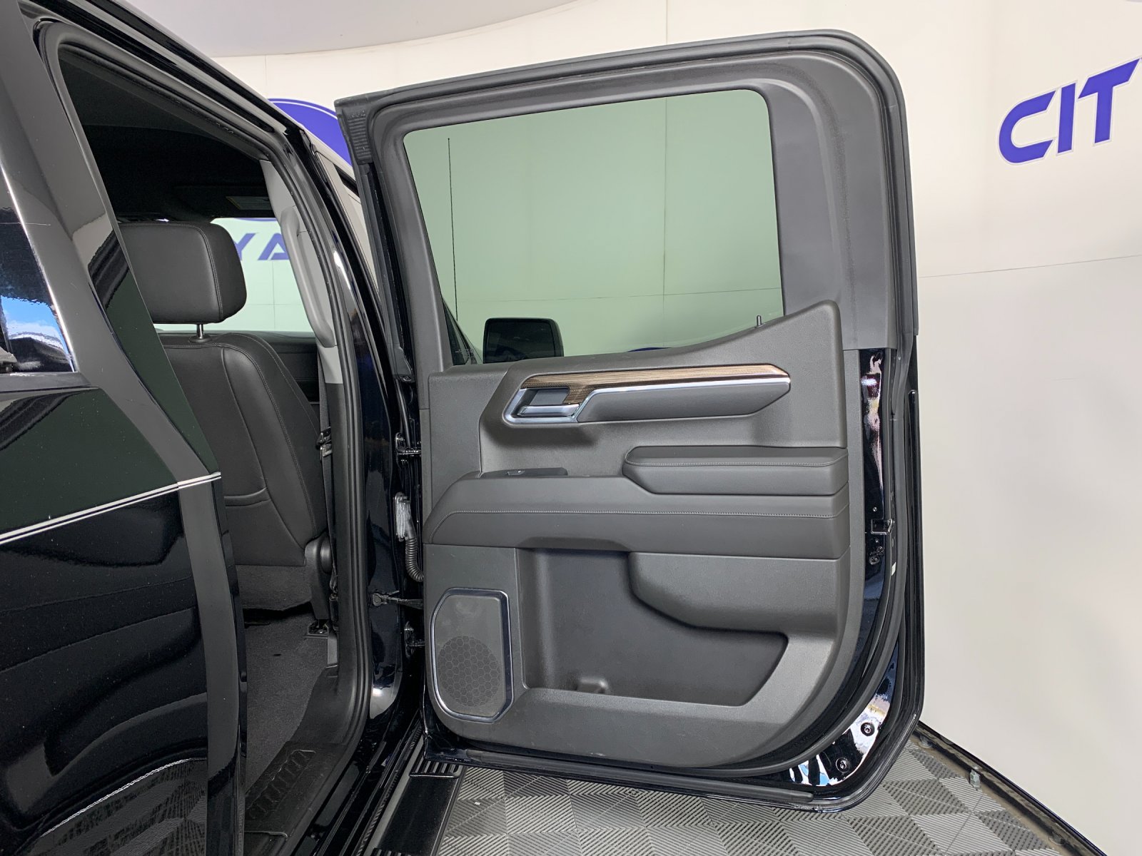 Used 2022 Chevrolet Silverado 1500 RST w/ Convenience Package II AWD/4WD image 34