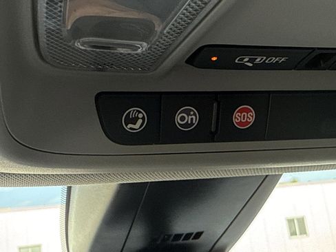 Used 2023 GMC Acadia SLE image 19