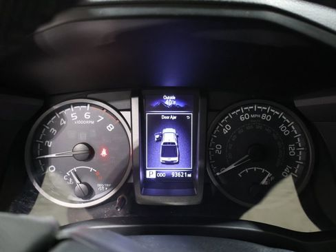 Used 2017 Toyota Tacoma TRD Off-Road w/ Tow Package (A/T) image 39