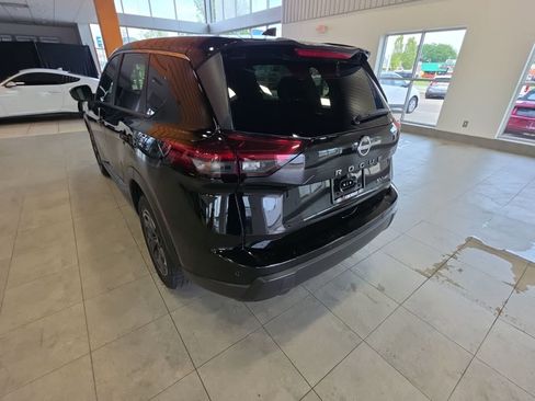 Used 2024 Nissan Rogue SV AWD/4WD image 13