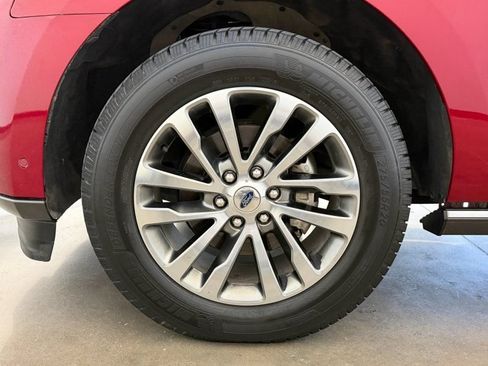 Used 2018 Ford Expedition Limited w/ Equipment Group 301A RWD image 11