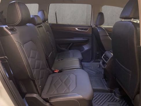 Used 2024 Volkswagen Atlas SE AWD/4WD image 23