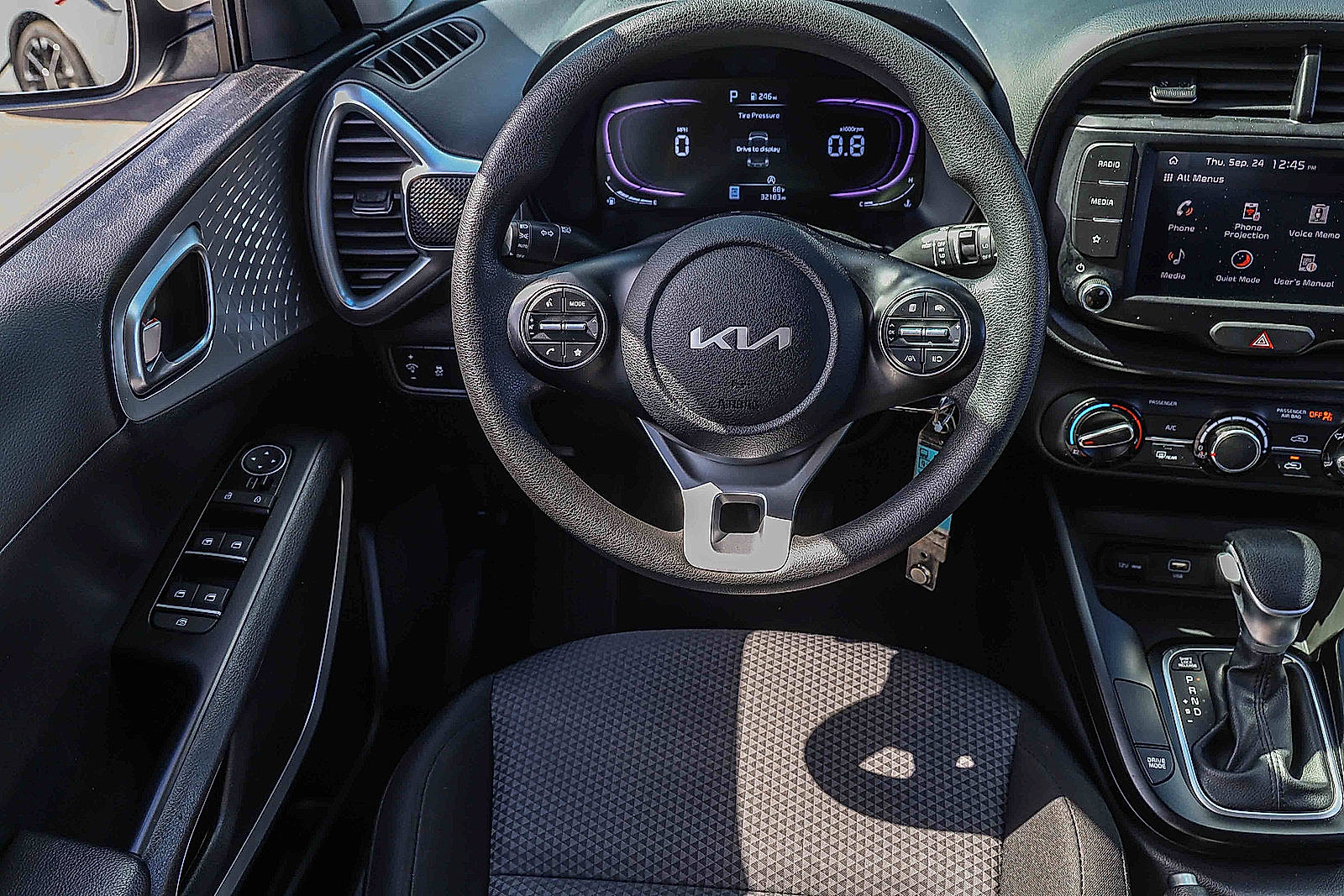 Certified 2025 Kia Soul LX w/ LX Technology Package FWD image 17
