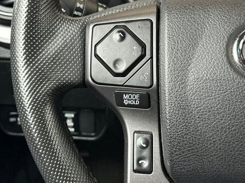 Used 2022 Toyota Tacoma TRD Sport image 25