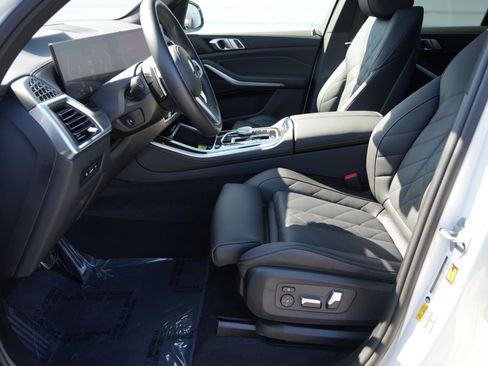 Used 2025 BMW X5 xDrive50e w/ M Sport Package image 9