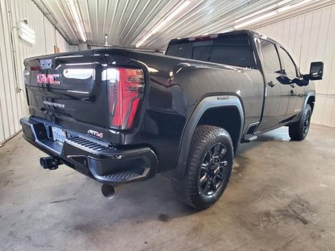 Used 2025 GMC Sierra 2500 AT4 image 3