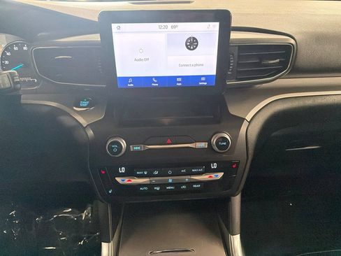 Used 2020 Ford Explorer XLT w/ Equipment Group 202A AWD/4WD image 16