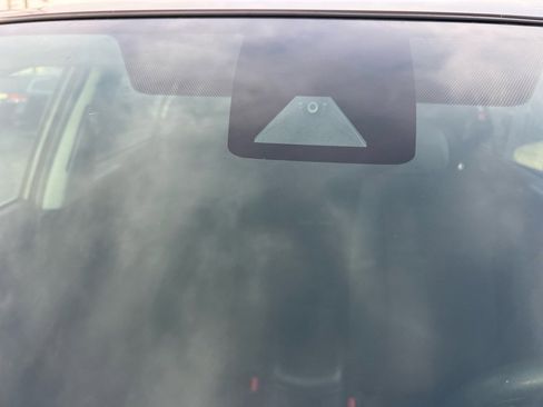 Used 2018 Toyota RAV4 LE image 44