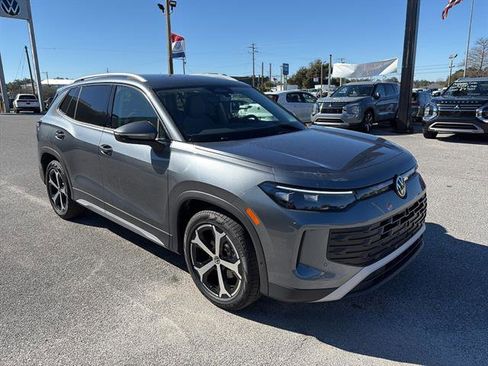 New 2026 Volkswagen Tiguan SE image 8