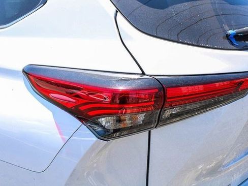 Used 2023 Toyota Highlander XLE FWD image 17