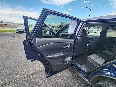 Used 2024 Nissan Rogue SV AWD/4WD image 19