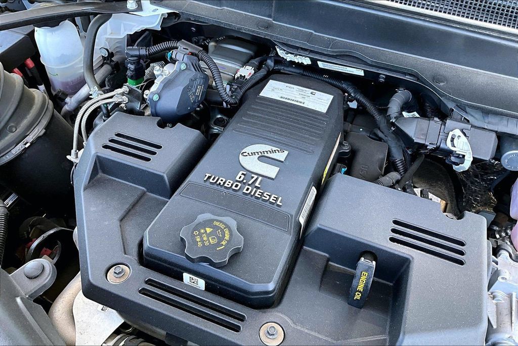 Used 2024 RAM 2500 Big Horn AWD/4WD image 32