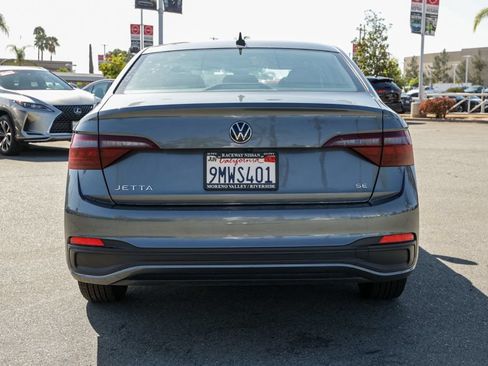 Used 2024 Volkswagen Jetta SE FWD image 5