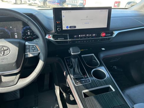 Used 2025 Toyota Sienna XSE FWD image 19
