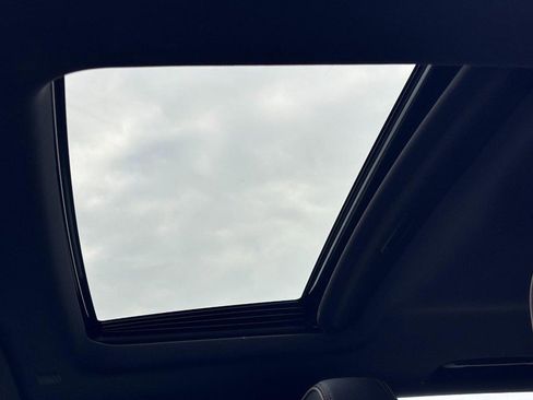 Used 2024 GMC Canyon Denali image 29