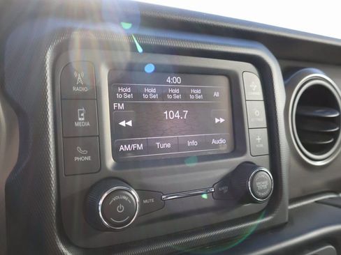 Used 2021 Jeep Wrangler Unlimited Sport image 32