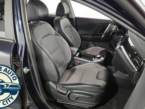 Used 2022 Kia Niro EX w/ Cold Weather Package FWD image 34