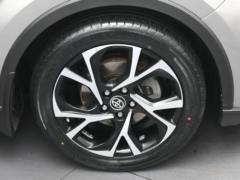 Used 2020 Toyota C-HR XLE FWD image 10
