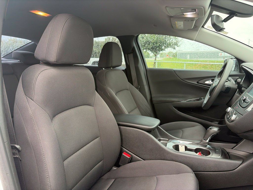 Used 2017 Chevrolet Malibu LS FWD image 25