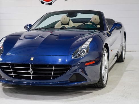 Used 2016 Ferrari California T RWD image 31
