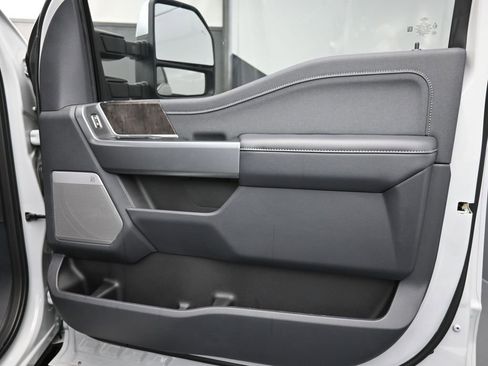 New 2026 Ford F250 Lariat w/ Chrome Package image 2