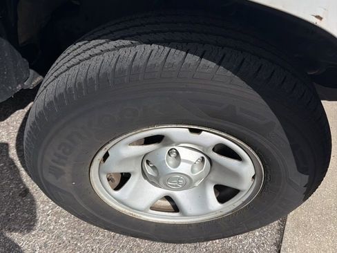 Used 2018 Toyota Tacoma SR w/ SR Convenience Package image 4