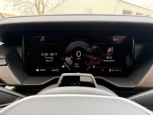 New 2026 GMC Acadia Denali w/ Super Cruise Package AWD/4WD image 17