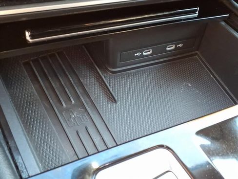 Used 2025 Volkswagen Atlas SE image 19