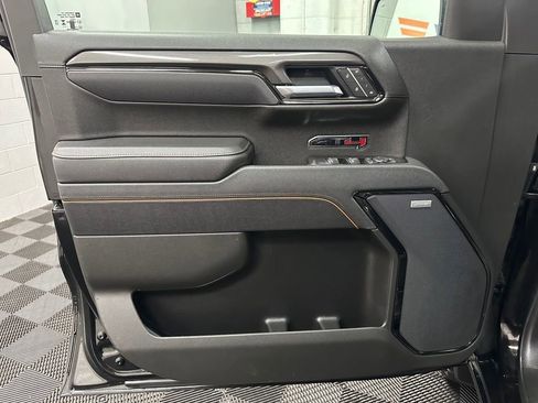Used 2025 GMC Sierra 1500 AT4 w/ AT4 Premium Package AWD/4WD image 17