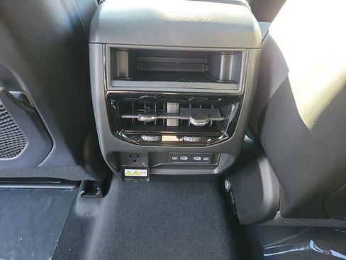 New 2026 Jeep Grand Cherokee Altitude image 9