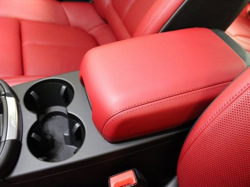 Certified 2025 Porsche Macan AWD/4WD image 30