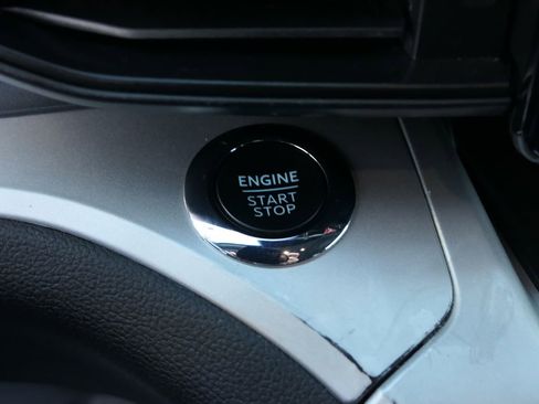 Used 2022 Ford Explorer XLT image 18