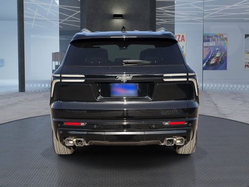 Certified 2025 Chevrolet Traverse High Country FWD image 5