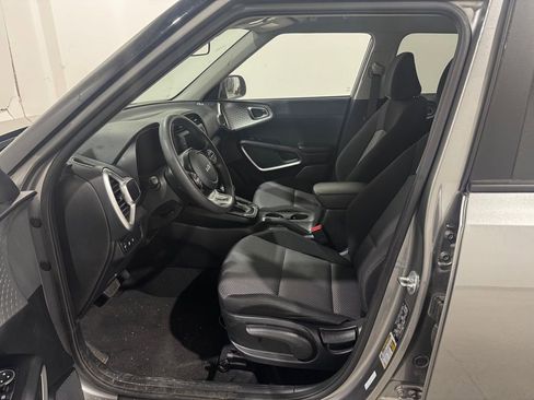 Used 2025 Kia Soul LX w/ LX Technology Package image 11