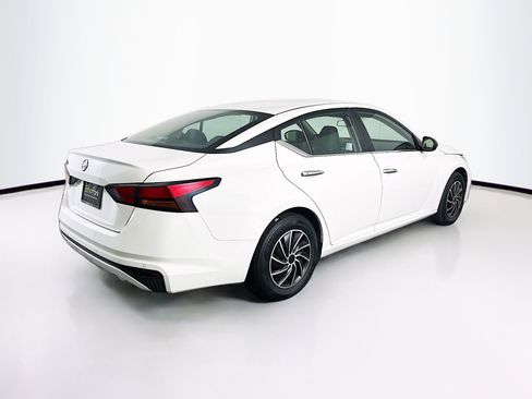 Used 2024 Nissan Altima 2.5 S image 9