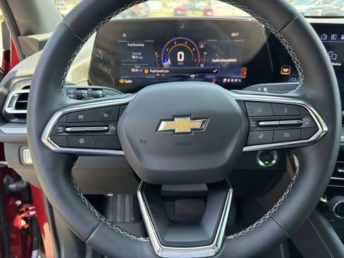 Used 2026 Chevrolet Traverse LT FWD image 13