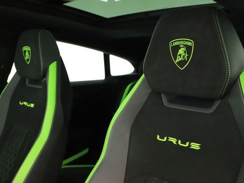 Used 2023 Lamborghini Urus Performante AWD/4WD image 25