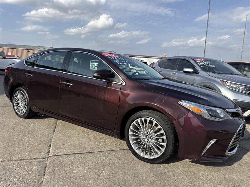 Used 2016 Toyota Avalon Limited w/ Toyota Safety Sense Package FWD image 10