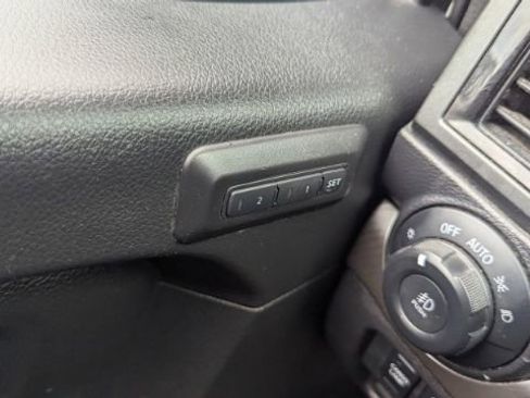 Used 2022 Nissan Titan PRO-4X w/ Pro-4x Convenience Package image 35