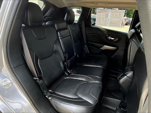 Used 2018 Jeep Cherokee Limited AWD/4WD image 29
