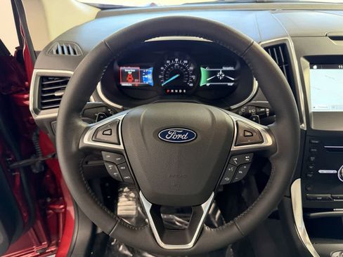 Used 2018 Ford Edge Titanium w/ Technology Package FWD image 15