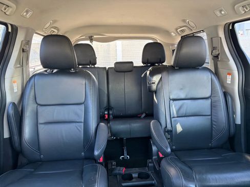 Used 2017 Toyota Sienna SE image 15
