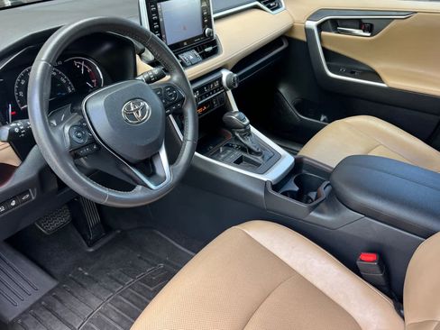 Used 2021 Toyota RAV4 Limited image 11
