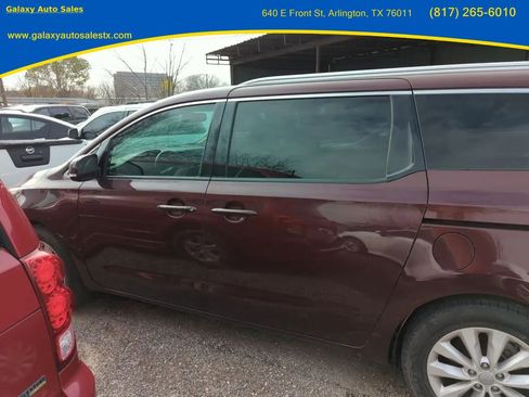 Used 2016 Kia Sedona EX image 2