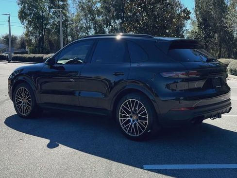 Used 2023 Porsche Cayenne Platinum Edition image 6