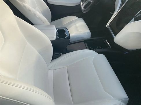 Used 2018 Tesla Model X image 9