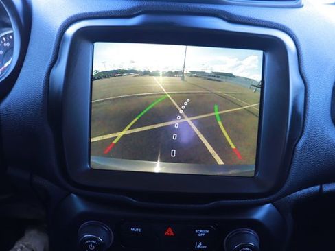 Used 2023 Jeep Renegade Latitude image 24